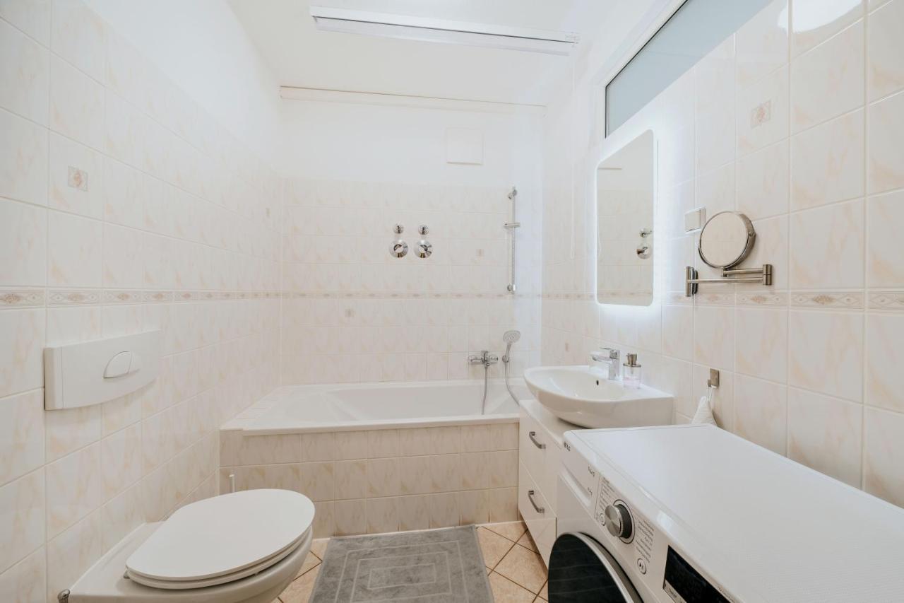 Blissplace 3 Zi Premium Apartment Nahe Getec Arena Mit Kingsize Betten Und Balkon Magdeburgo Exterior foto